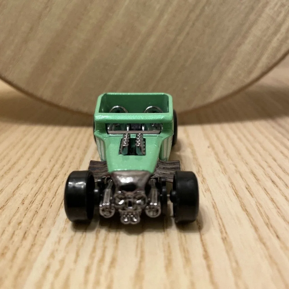 2005 Hot Wheels Bone‎ Shaker Green 1:64 DIECAST Toy Race Car